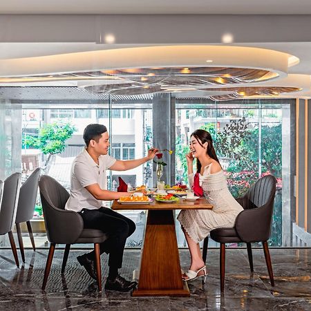Mercy Emerald Hotel Da Nang Exterior foto